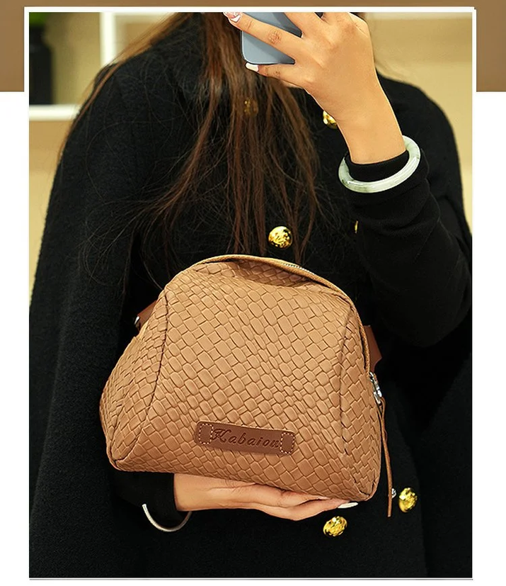 Casual and Elegant Shell - Shaped Mini Bag - Compact and Stylish Handbag